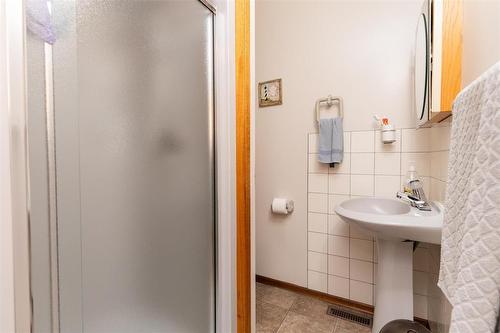 33080 Pth 12 Highway, Steinbach, MB - Indoor Photo Showing Bathroom