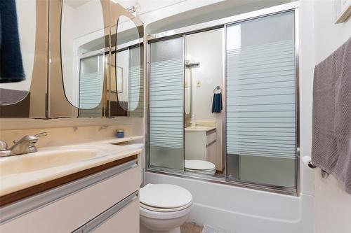 33080 Pth 12 Highway, Steinbach, MB - Indoor Photo Showing Bathroom