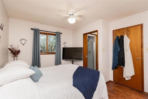 33080 Pth 12 Highway, Steinbach, MB - Indoor Photo Showing Bedroom