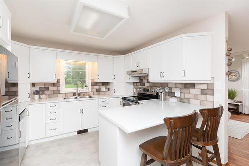 33080 Pth 12 Highway, Steinbach, MB - Indoor Photo Showing Kitchen With Double Sink