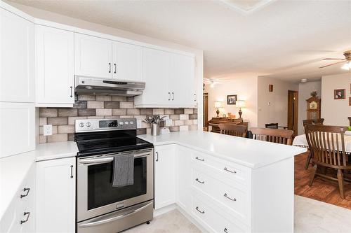 33080 Pth 12 Highway, Steinbach, MB - Indoor Photo Showing Kitchen