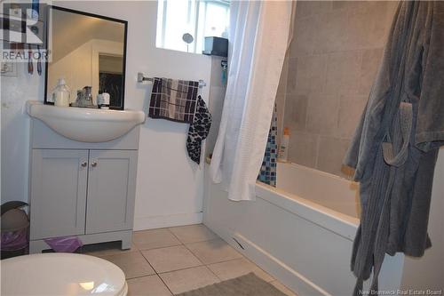 12 Henry Street, Moncton, NB - Indoor Photo Showing Bathroom