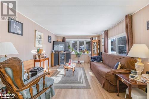 5263 Elliott Sideroad Unit# 2, Tay Twp, ON - Indoor Photo Showing Living Room