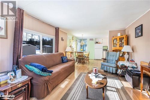 5263 Elliott Sideroad Unit# 2, Tay Twp, ON - Indoor Photo Showing Living Room