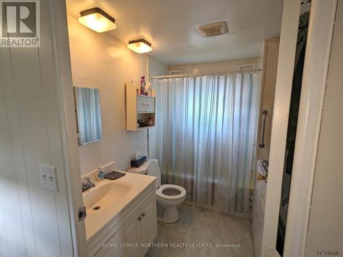 10 Michael Avenue, Timmins (Trailer Parks), ON - Indoor Photo Showing Bathroom