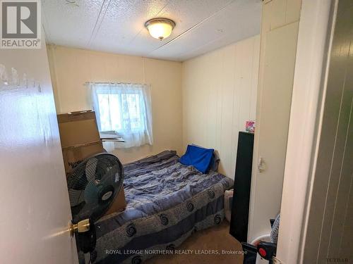 10 Michael Avenue, Timmins (Trailer Parks), ON - Indoor Photo Showing Bedroom