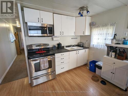 10 Michael Avenue, Timmins (Trailer Parks), ON - Indoor Photo Showing Kitchen