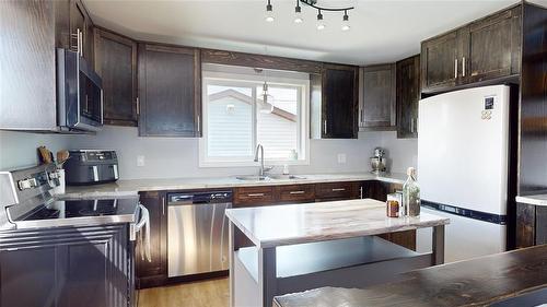 39 Ottawa Street, Carberry, MB - Indoor Photo Showing Kitchen