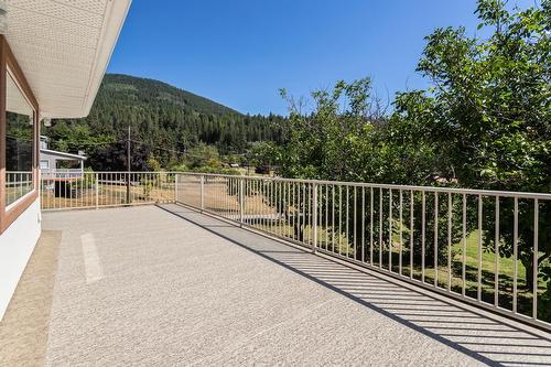 209 27Th Avenue N, Erickson, BC - Outdoor With Balcony