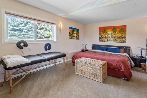 209 27Th Avenue N, Erickson, BC - Indoor Photo Showing Bedroom