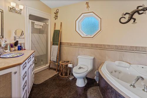 209 27Th Avenue N, Erickson, BC - Indoor Photo Showing Bathroom