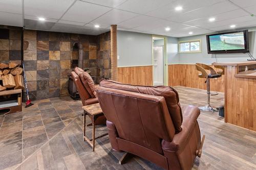 209 27Th Avenue N, Erickson, BC - Indoor Photo Showing Basement