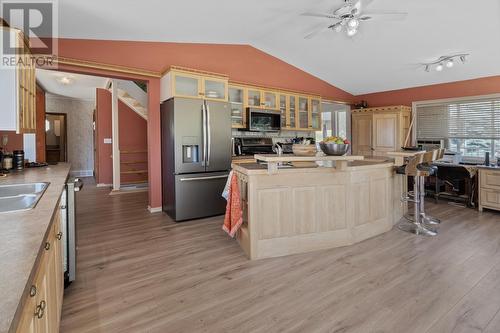 209 27Th  N Avenue, Erickson, BC - Indoor Photo Showing Kitchen With Double Sink