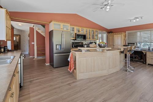 209 27Th Avenue N, Erickson, BC - Indoor Photo Showing Kitchen With Double Sink