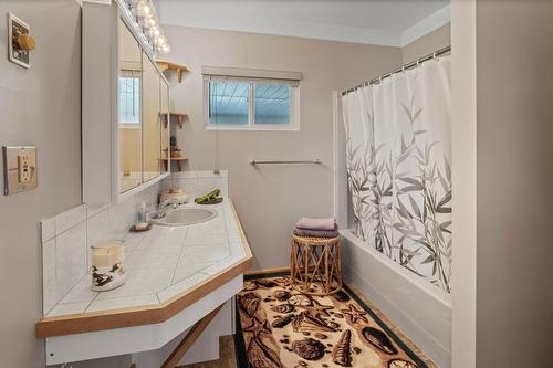 209 27Th Avenue N, Erickson, BC - Indoor Photo Showing Bathroom