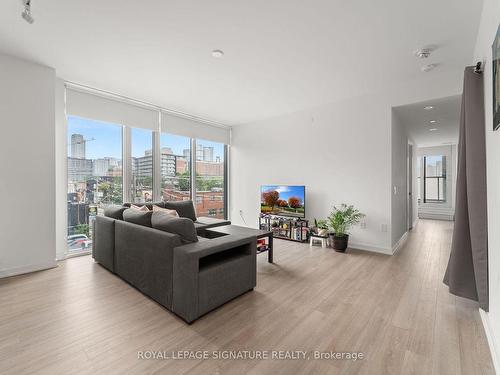 304-50 Power St, Toronto, ON - Indoor Photo Showing Living Room