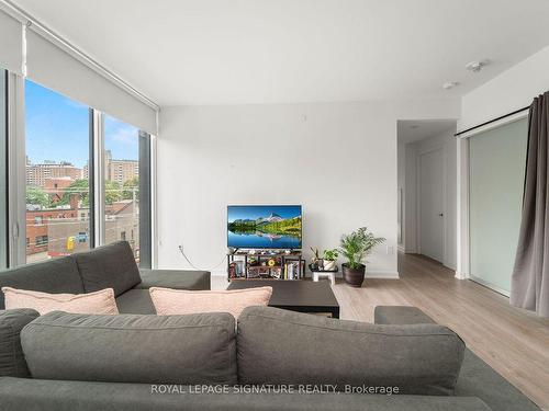 304-50 Power St, Toronto, ON - Indoor Photo Showing Living Room