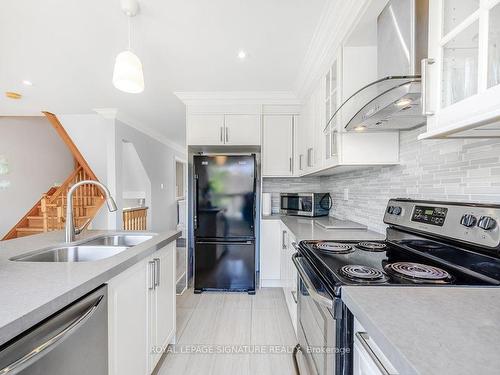 162 Parktree Dr, Vaughan, ON - Indoor Photo Showing Kitchen With Double Sink With Upgraded Kitchen