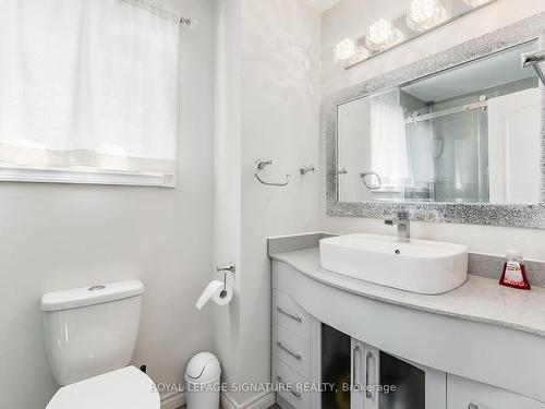 7394 Cloverleaf Crt, Mississauga, ON - Indoor Photo Showing Bathroom