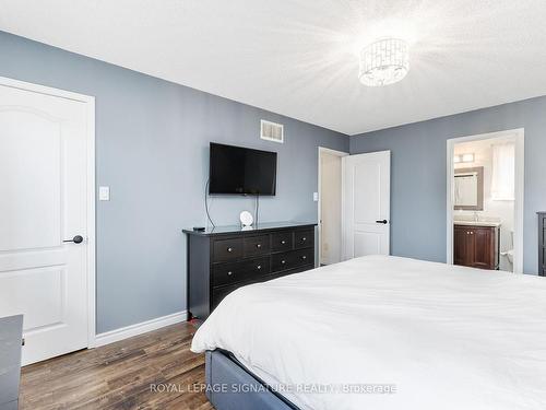 7394 Cloverleaf Crt, Mississauga, ON - Indoor Photo Showing Bedroom