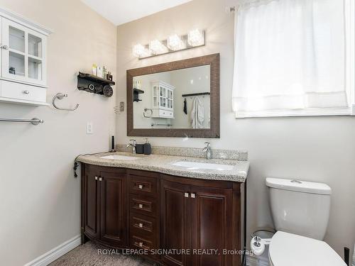 7394 Cloverleaf Crt, Mississauga, ON - Indoor Photo Showing Bathroom