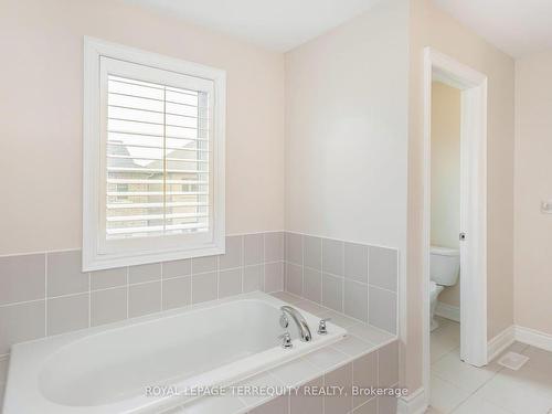 35 Prairie Creek Cres, Brampton, ON - Indoor Photo Showing Bathroom