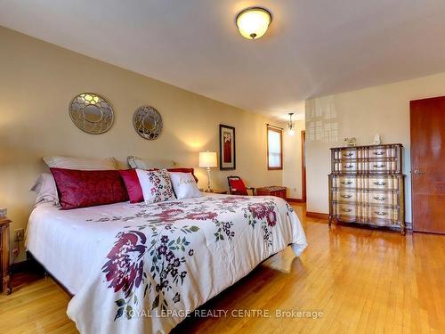 71 Fairview Rd W, Mississauga, ON - Indoor Photo Showing Bedroom