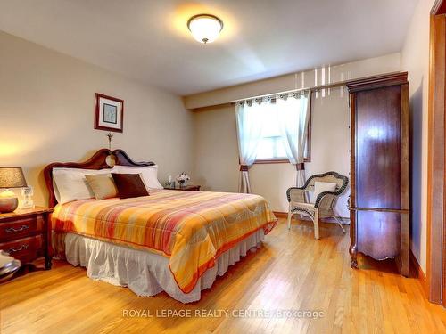 71 Fairview Rd W, Mississauga, ON - Indoor Photo Showing Bedroom