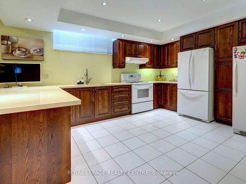 71 Fairview Rd W, Mississauga, ON - Indoor Photo Showing Kitchen