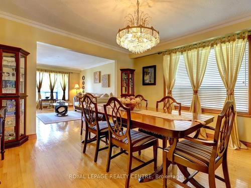 71 Fairview Rd W, Mississauga, ON - Indoor Photo Showing Dining Room