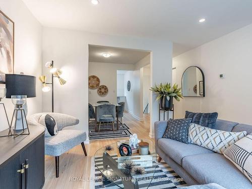 23 Woodman Dr N, Hamilton, ON - Indoor Photo Showing Living Room