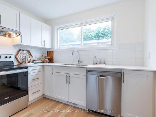 51 Woodman Dr N, Hamilton, ON - Indoor Photo Showing Kitchen With Upgraded Kitchen