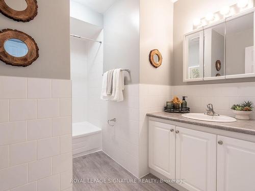 27 Woodman Dr N, Hamilton, ON - Indoor Photo Showing Bathroom