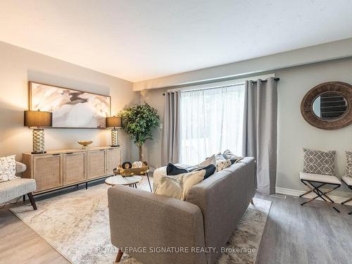 27 Woodman Dr N, Hamilton, ON - Indoor Photo Showing Living Room