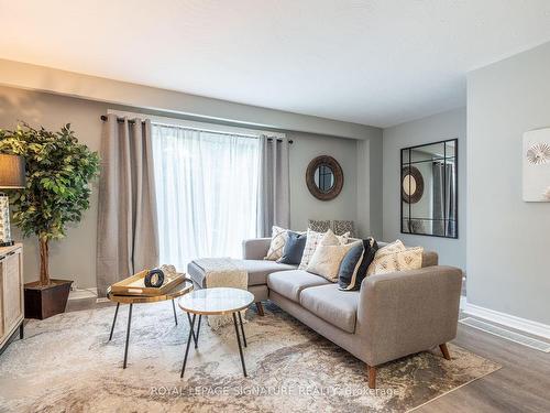 27 Woodman Dr N, Hamilton, ON - Indoor Photo Showing Living Room