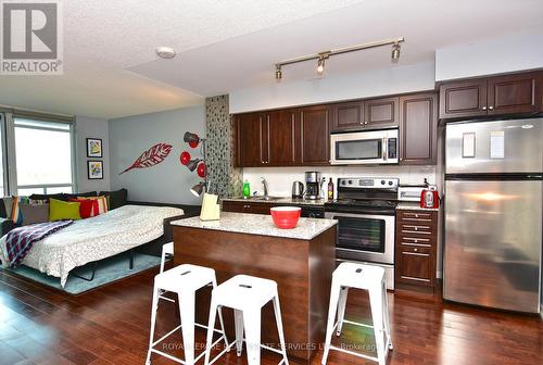 660 - 209 Fort York Boulevard, Toronto, ON - Indoor Photo Showing Kitchen