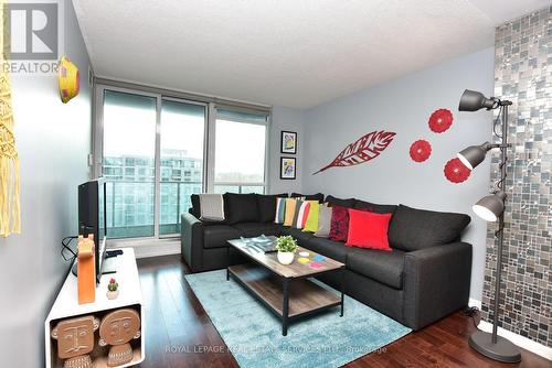 660 - 209 Fort York Boulevard, Toronto, ON - Indoor Photo Showing Living Room