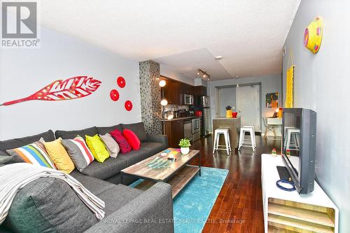 660 - 209 Fort York Boulevard, Toronto, ON - Indoor Photo Showing Living Room