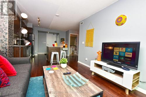 660 - 209 Fort York Boulevard, Toronto, ON - Indoor Photo Showing Living Room