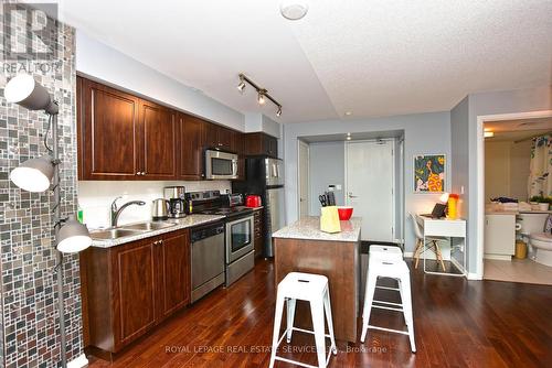 660 - 209 Fort York Boulevard, Toronto, ON - Indoor Photo Showing Kitchen With Double Sink