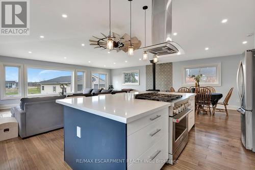 565 Second Road E, Hamilton (Stoney Creek), ON - Indoor Photo Showing Kitchen With Upgraded Kitchen