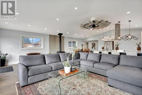 565 Second Road E, Hamilton (Stoney Creek), ON - Indoor Photo Showing Living Room