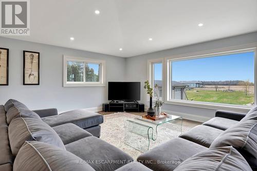 565 Second Road E, Hamilton (Stoney Creek), ON - Indoor Photo Showing Living Room