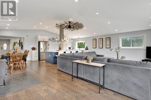 565 Second Road E, Hamilton (Stoney Creek), ON - Indoor Photo Showing Living Room