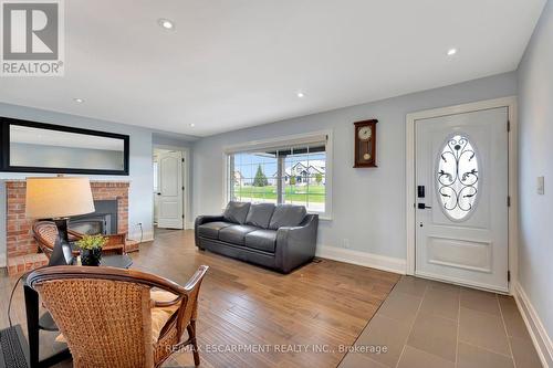 565 Second Road E, Hamilton (Stoney Creek), ON - Indoor Photo Showing Living Room