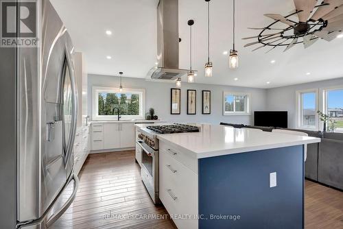 565 Second Road E, Hamilton (Stoney Creek), ON - Indoor Photo Showing Kitchen With Upgraded Kitchen