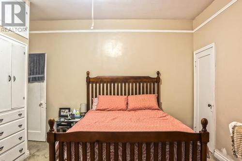 432 Road 13, Oliver, BC - Indoor Photo Showing Bedroom