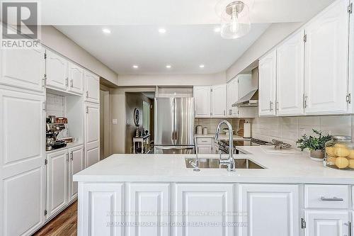 41 Renwick Road, Clarington (Courtice), ON - Indoor Photo Showing Kitchen With Double Sink With Upgraded Kitchen