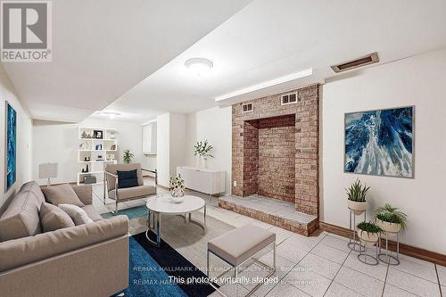 41 Renwick Road, Clarington (Courtice), ON - Indoor Photo Showing Living Room