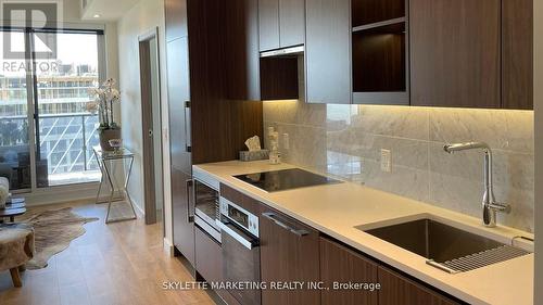 1011 - 95 Mcmahon Drive, Toronto (Bayview Village), ON - Indoor Photo Showing Kitchen